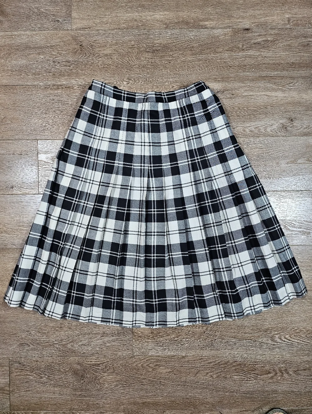 O'Neil Of Dublin 100% Wool Black & White Tartan Plaid Pleated Midi Skirt